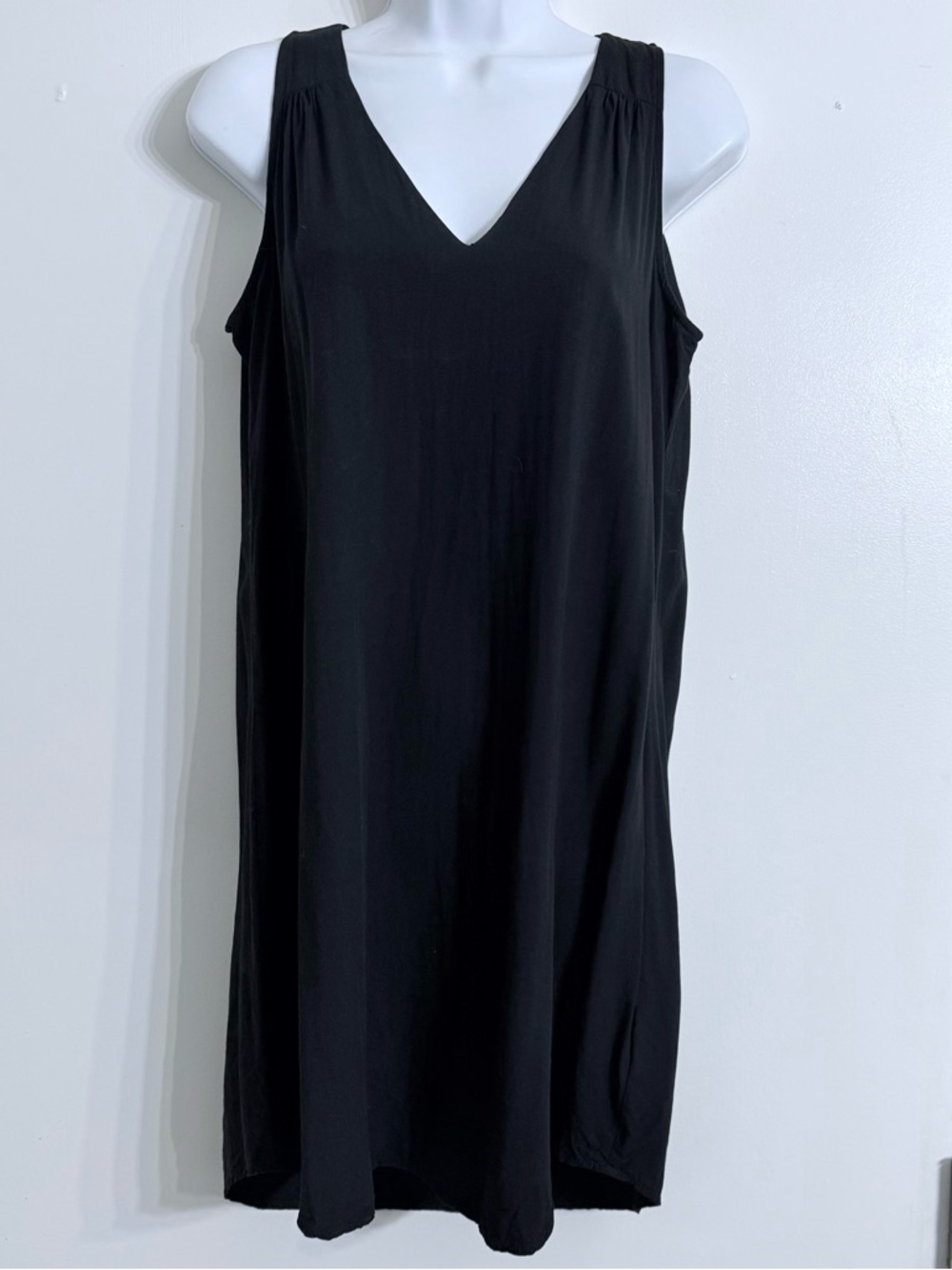 Old Navy Black V-Neck Sleeveless Shift Dress size Medium